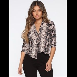 *New Fashion Nova Snake print top size-L
